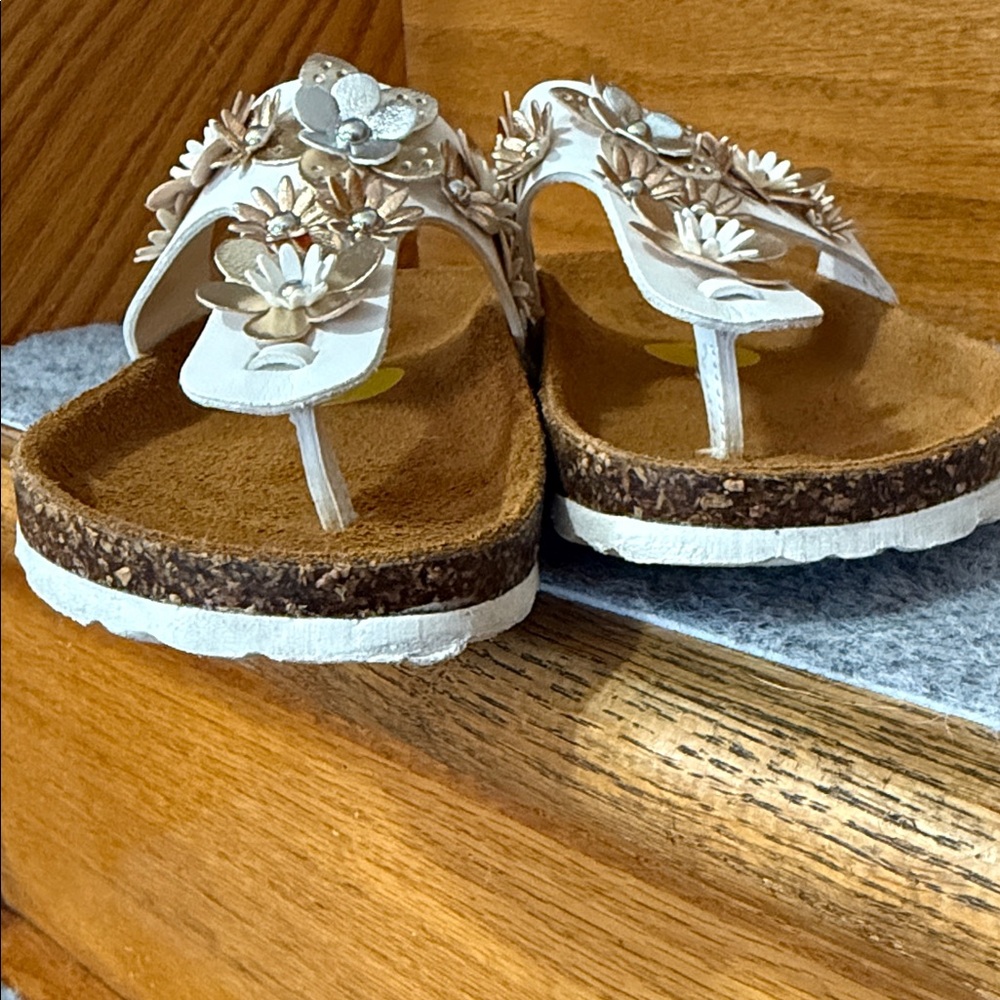 Giulia Palau White Floral Sandals - Picture 6 of 9